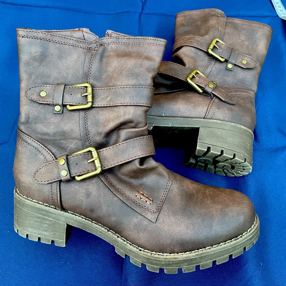 EUC - Brown Lug-soled boots - 9.5
